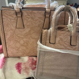 Floral hibiscus Embossed pink Handbag Set